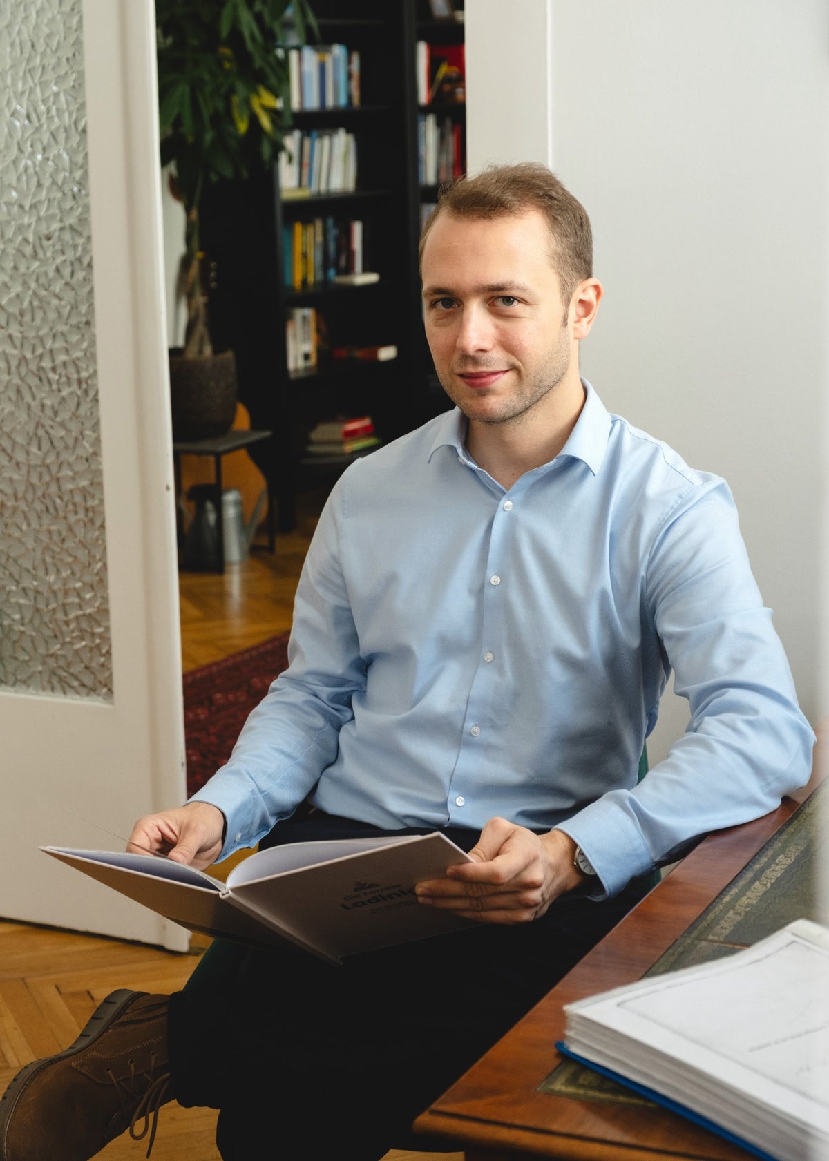 Armin Sumper, Gründer von Originbook, mit einem Originbook